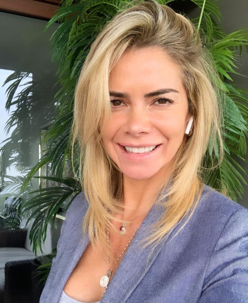 Fotos de Carla Ochoa reflotan su romance con Felipe Camiroaga