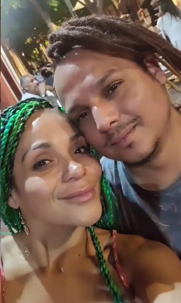 ¡Camaleónica! Kathy Orellana ahora tiene el pelo verde