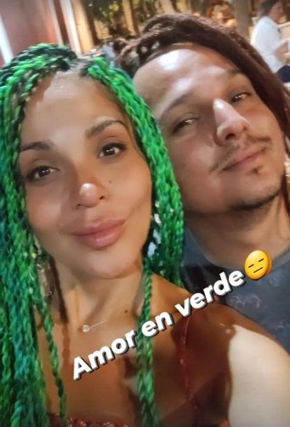 ¡Camaleónica! Kathy Orellana ahora tiene el pelo verde