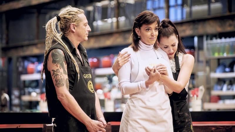 Yamila Reyna recibe los 43 años con escote de infarto