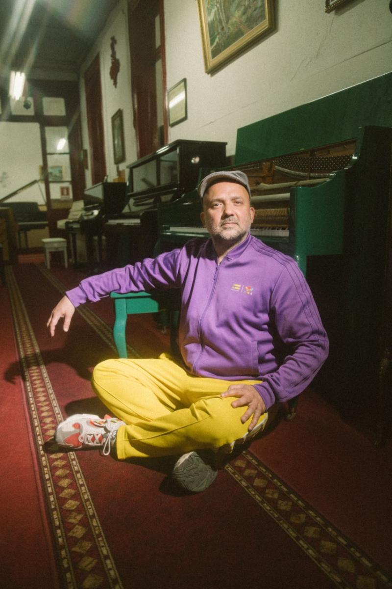 Camilo Salinas adelanta su disco con "Vals de la Costa Nostra"