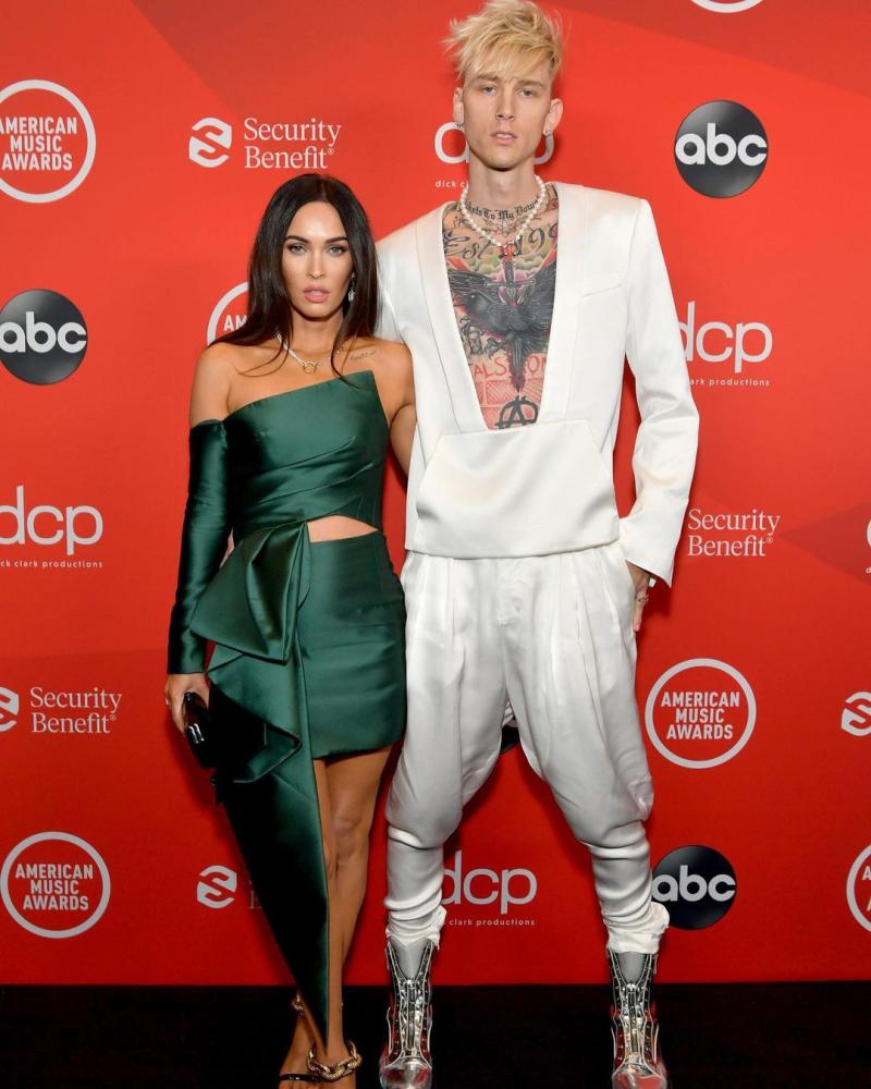 Megan Fox y Machine Gun Kelly bebieron su sangre tras comprometerse