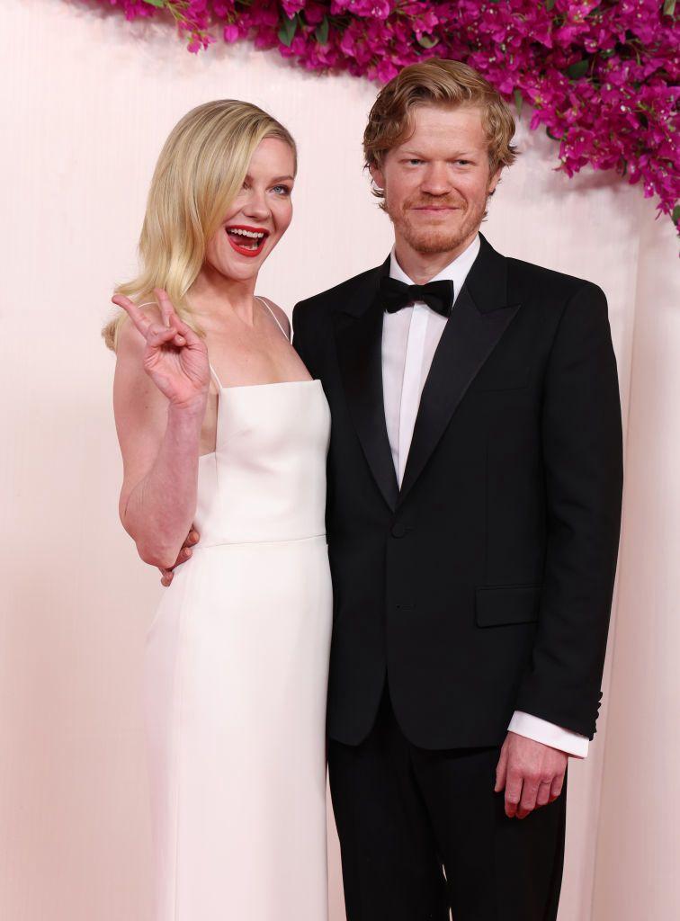 El comentado traspié que sufrió Kirsten Dunst en la alfombra roja de