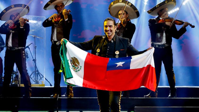 Alejandro Fernández mató vestido de charro en Viña del Mar