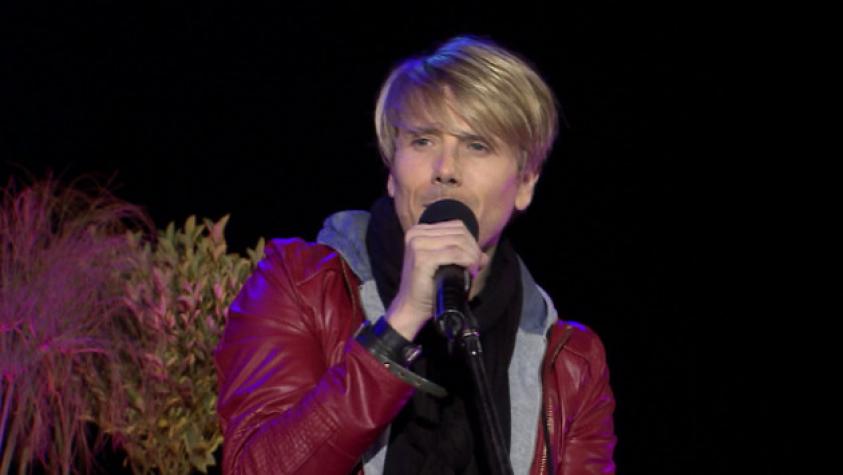 Andrés de León presentó unos de los temas de "Mamá Mechona"