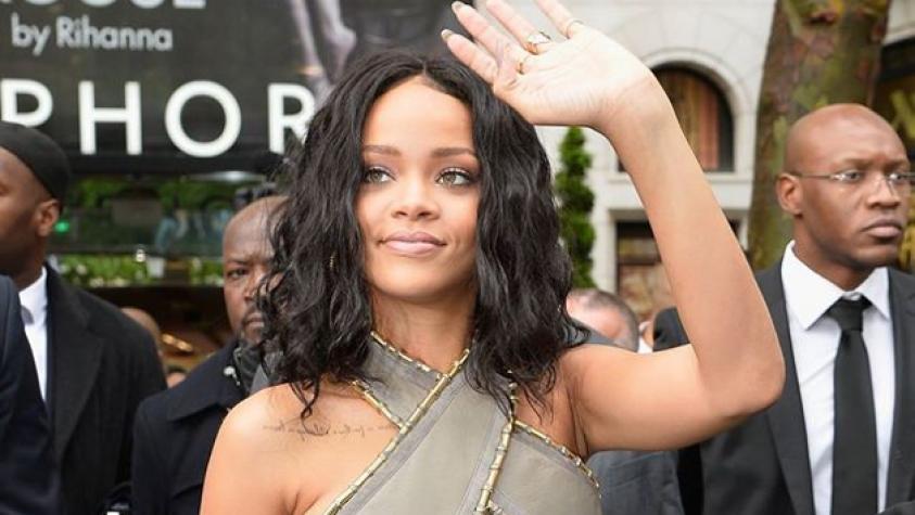 Rihanna sube la temperatura con ardientes e insinuantes fotos