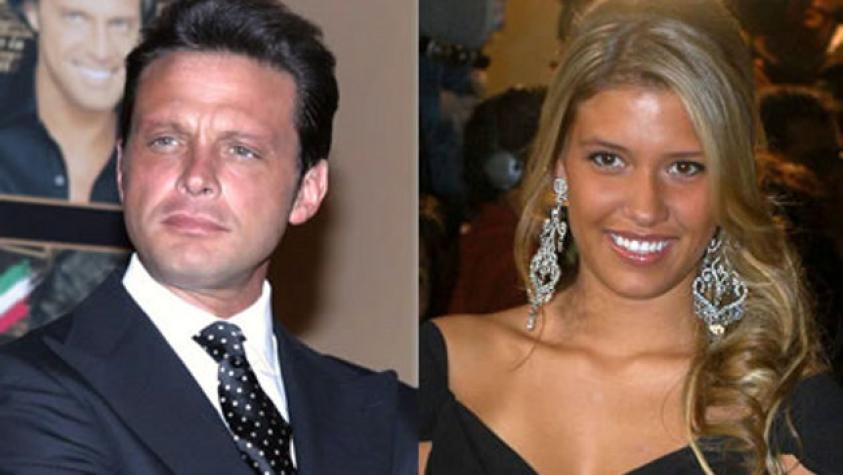 Hija de Luis Miguel muestra cuerpazo en redes sociales