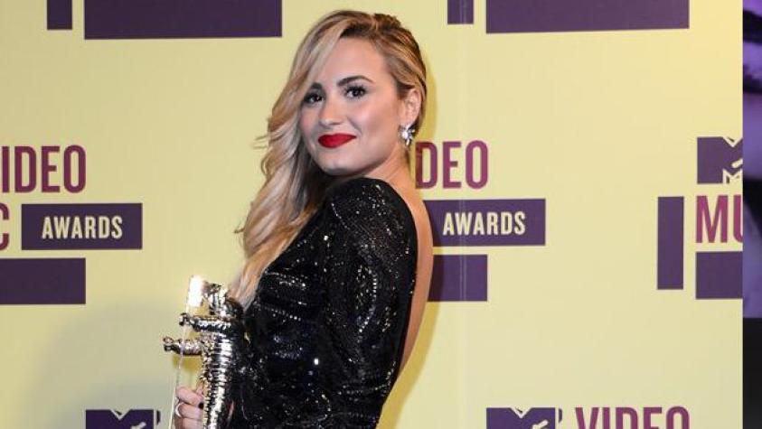 Demi Lovato muestra su tonificado cuerpo en bikini