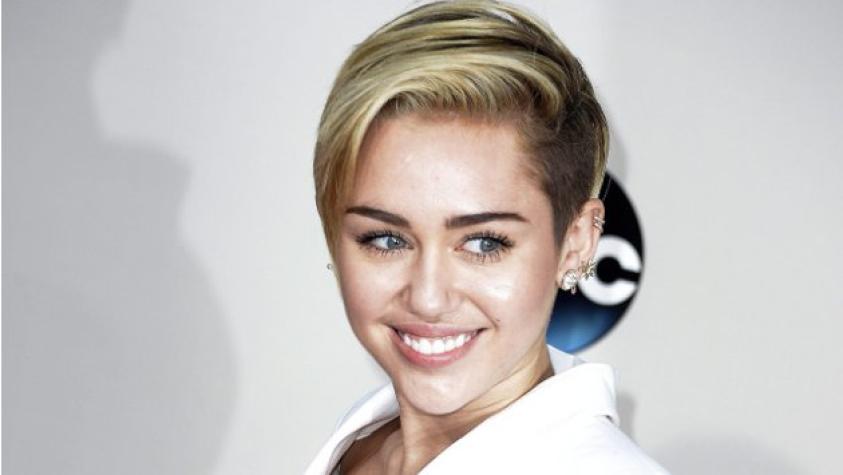 ¡Miley Cyrus estaría saliendo con actor de “Crepúsculo”!