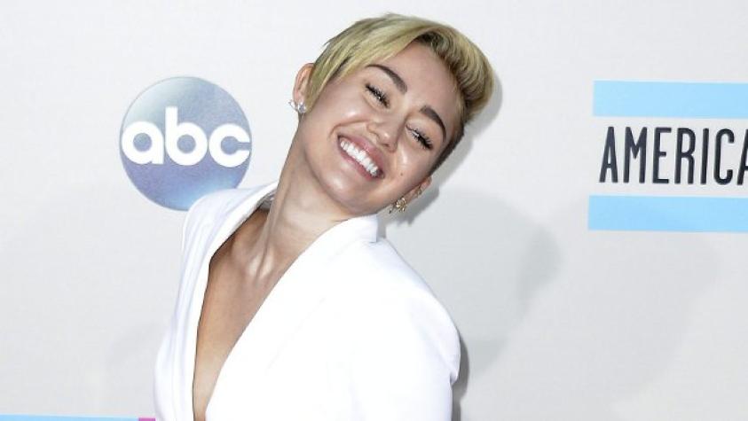 ¡Miley Cyrus besó a Cara Delevingne!