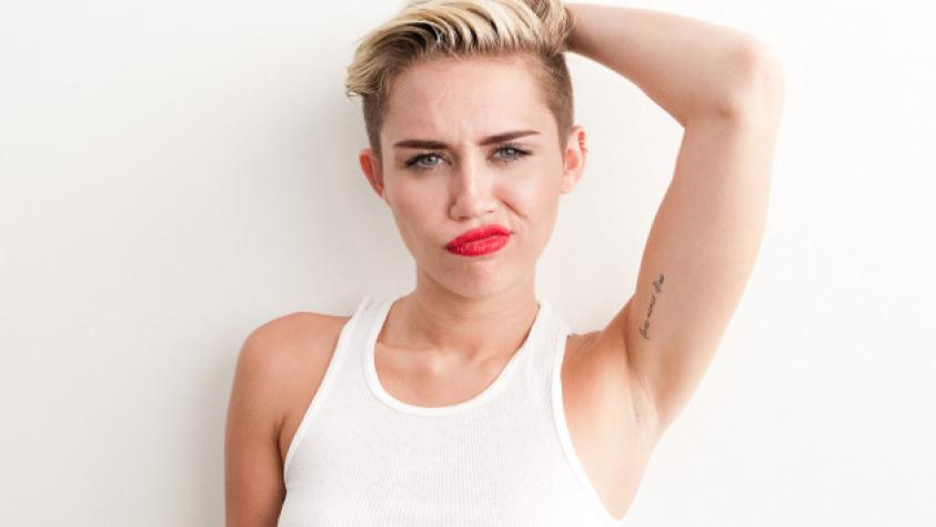 Miley Cyrus estrena nuevo tatuaje