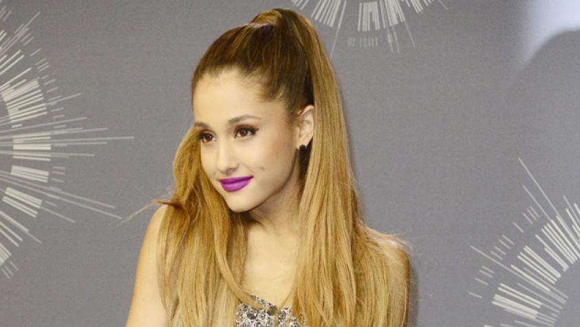 Sorprenden a Ariana Grande con su nuevo novio