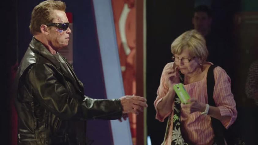 Arnold Schwarzenegger asustó a sus fans convertido en estatua
