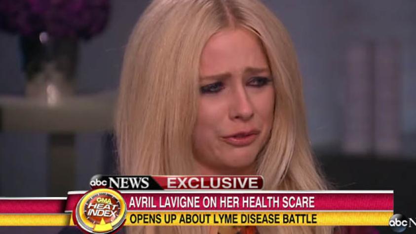 Avril Lavigne habla entre lágrimas de su enfermedad