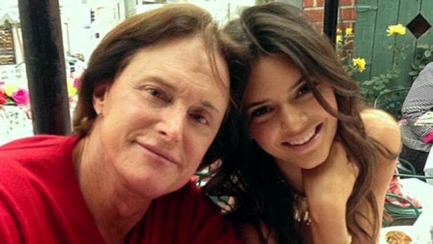 Captan a Bruce Jenner vestido de mujer por primera vez