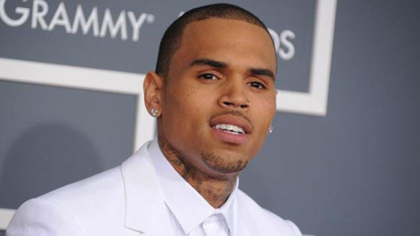 Fanática entró a la casa de Chris Brown y lo esperó desnuda