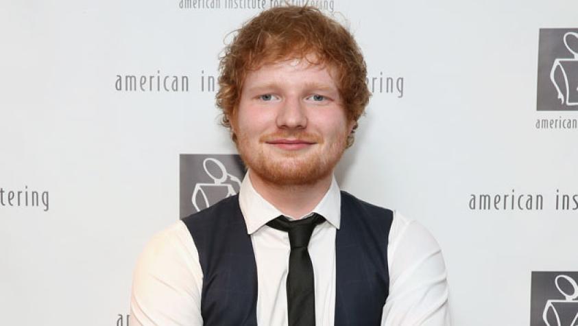 Ed Sheeran disfruta de su éxito junto a una nueva mujer
