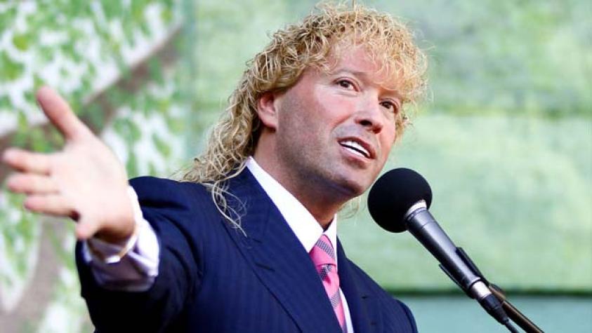 Leonardo Farkas compra 40 mil banderas para apoyar a “La Roja”