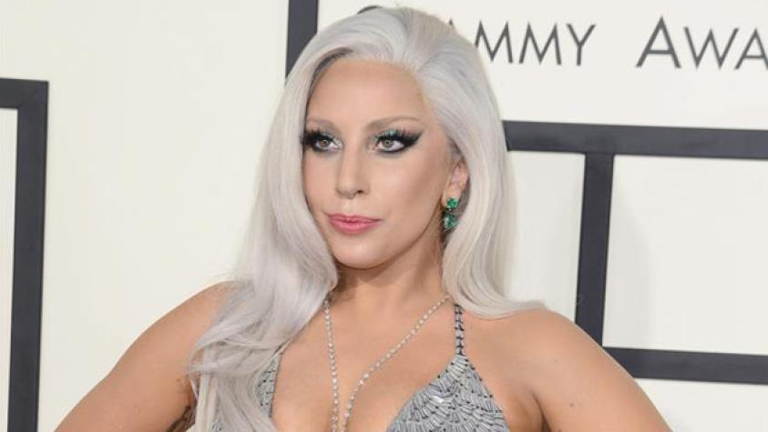 Lady Gaga salió a comprar pizza en topless