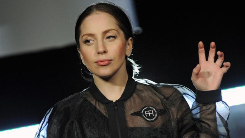 Lady Gaga pasa por doloroso proceso para volver a ser rubia