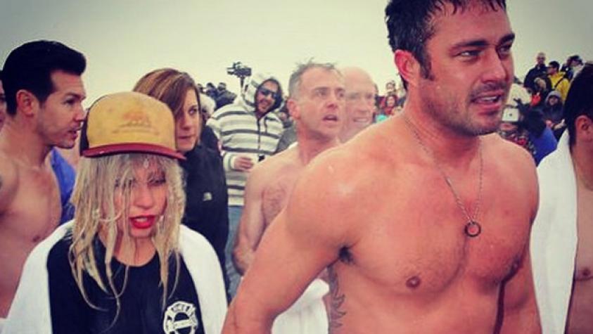 Lady Gaga y su novio se congelaron por una buena causa