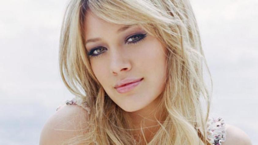 Hillary Duff se atreve con extremo cambio de color en el pelo