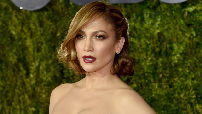 Jennifer Lopez comparte divertido video sin maquillaje
