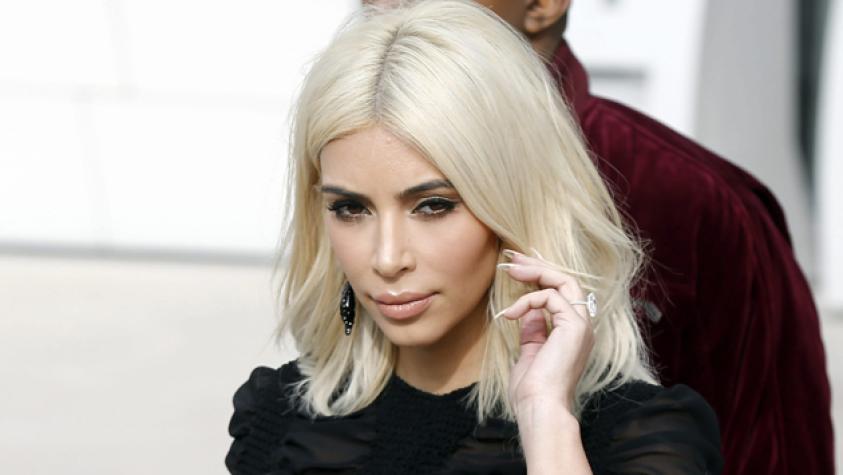 Kim Kardashian se aburrió del rubio platinado