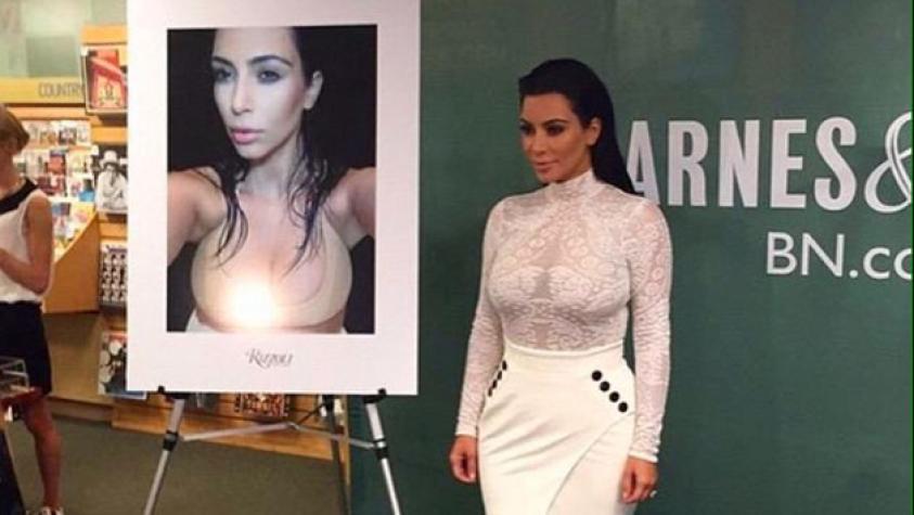 Kim Kardashian fue atacada durante la firma de su libro