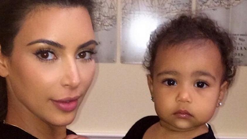 Hija de Kim Kardashian muestra su desprecio a los paparazzi