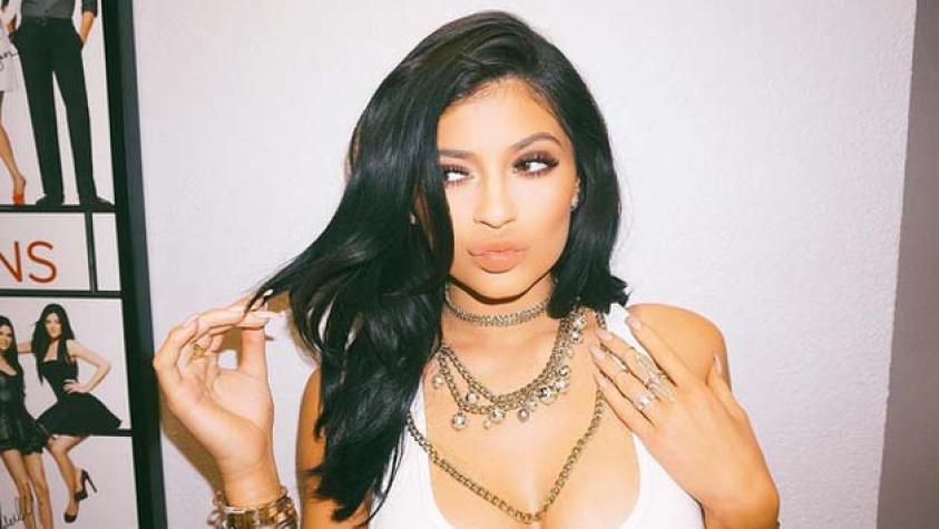 Kylie Jenner celebró sus 18 como rubia platinada