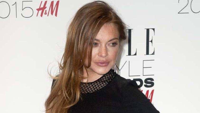 Lindsay Lohan se burla de Kim Kardashian con pronunciado escote