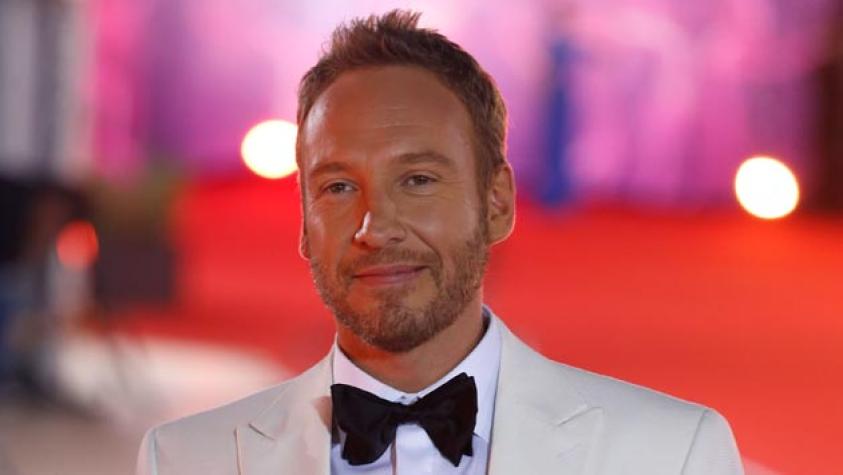 Martín Cárcamo apoya a Peter Rock comiendo ají en el #ChilePeterChallenge