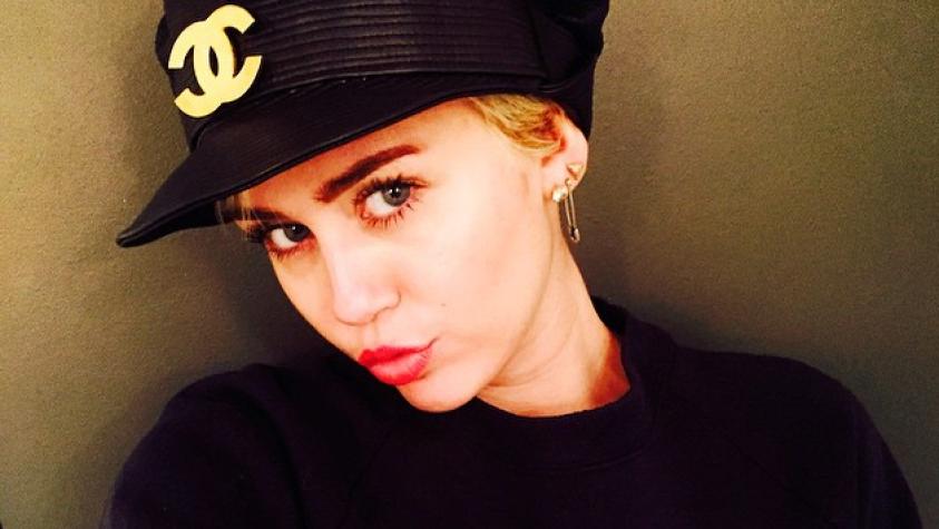 Miley Cyrus le declara su amor a la palta con un tatuaje