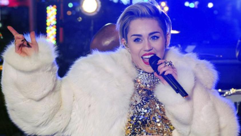 Miley Cyrus víctima de burlas por show en premios Billboard
