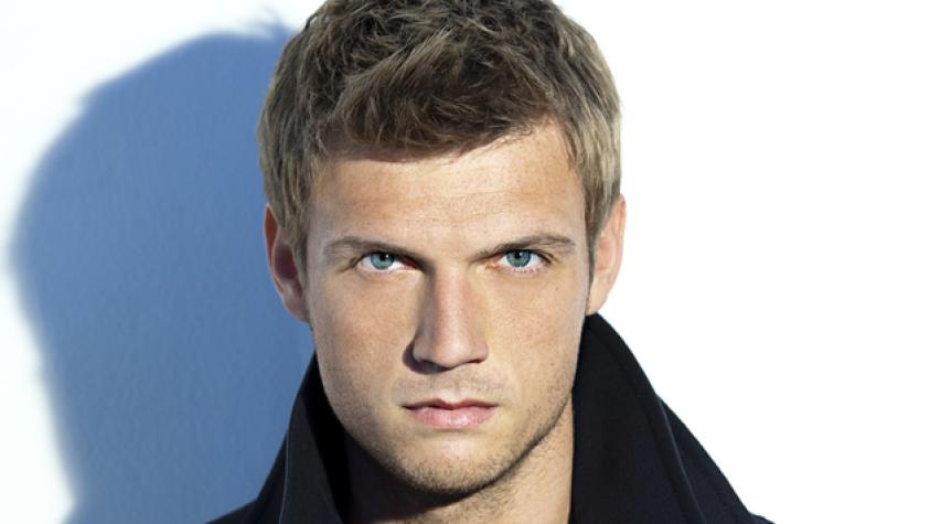 Nick Carter víctima de burlas tras pasearse en colaless