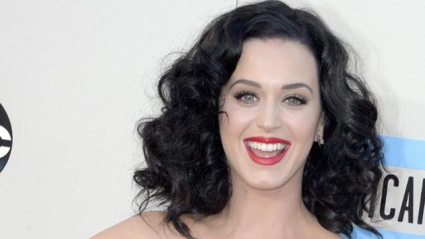 Katy Perry cautiva en bikini y sin maquillaje