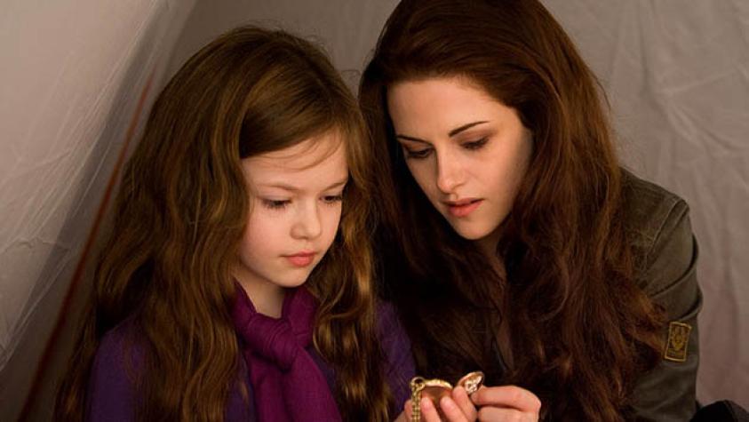 Niña de “Crepúsculo” reaparece como una bella adolescente en Cannes