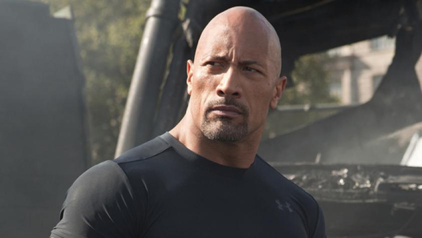 “La Roca” comparte impactante video de su dedo dislocado