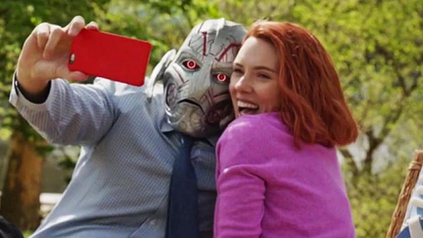 Scarlett Johansson se burla de Marvel con divertido video
