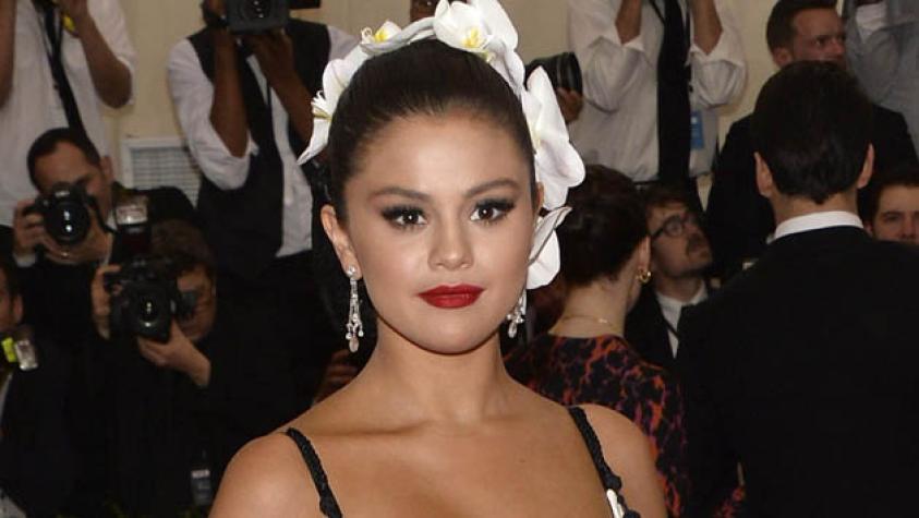 Selena Gomez causa furor con provocativo video en la cama