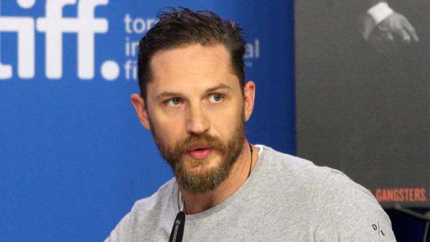 Tom Hardy calla a periodista que le preguntó sobre su sexualidad