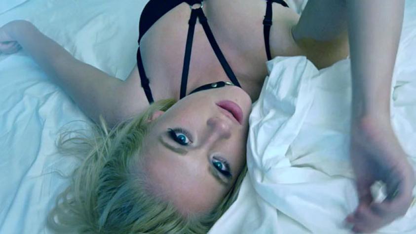 Vesta Lugg se la juega con sensual videoclip para su primer single