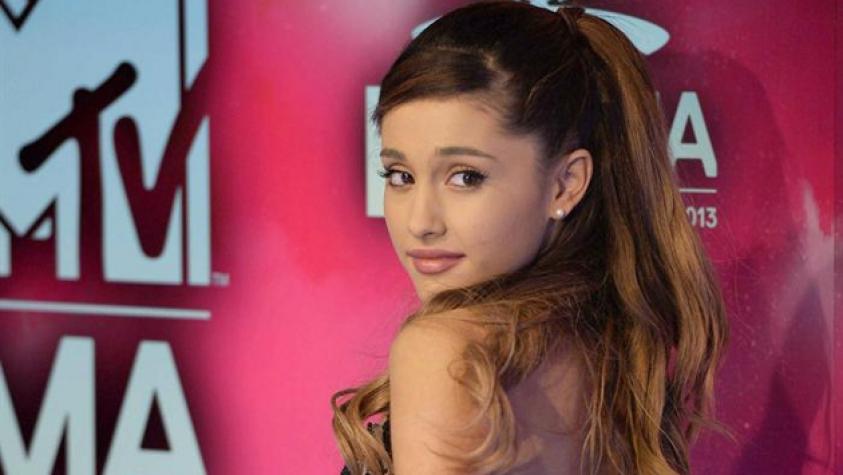 ¡Milagro! Ariana Grande se soltó el pelo