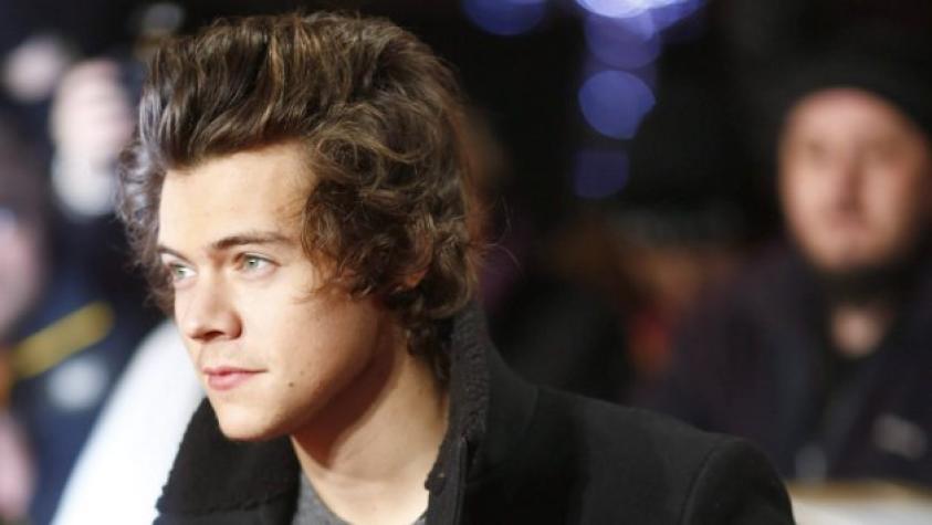 Harry Styles se pasea desnudo frente a sus amigos y lo manifiesta en público