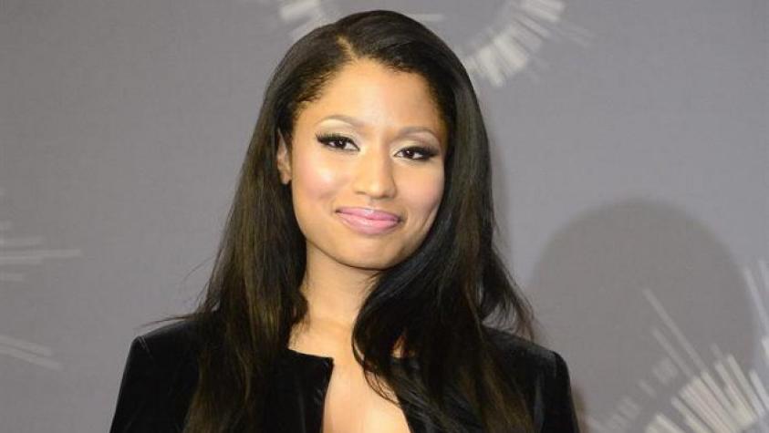 Sexy “street style” de Nicki Minaj tuvo un traspié con las cámaras