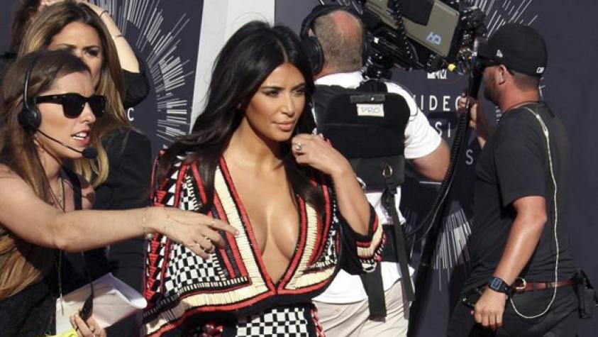 Kardashian casi repite vestido, sino fuera por un tremendo detalle