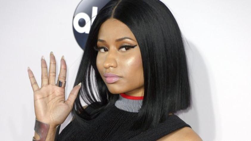 Nicki Minaj y una fanática protagonizan performance hot