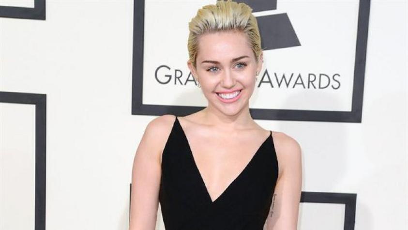 Así se recupera Miley Cyrus tras quitarse las muelas del juicio