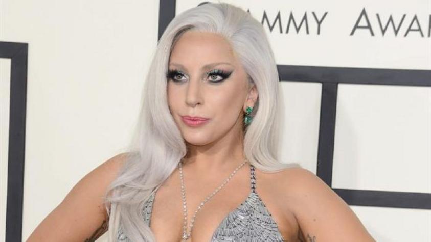 Lady Gaga celebró el día de los enamorados con nuevo look